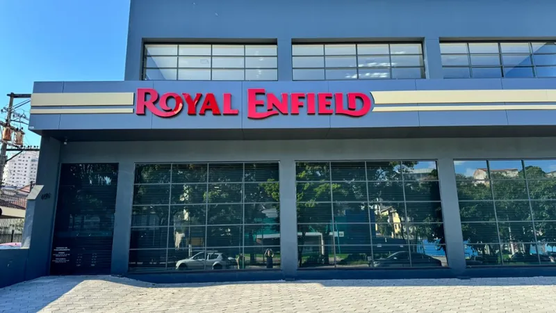 Porta de aço automática em São Paulo para loja de rua